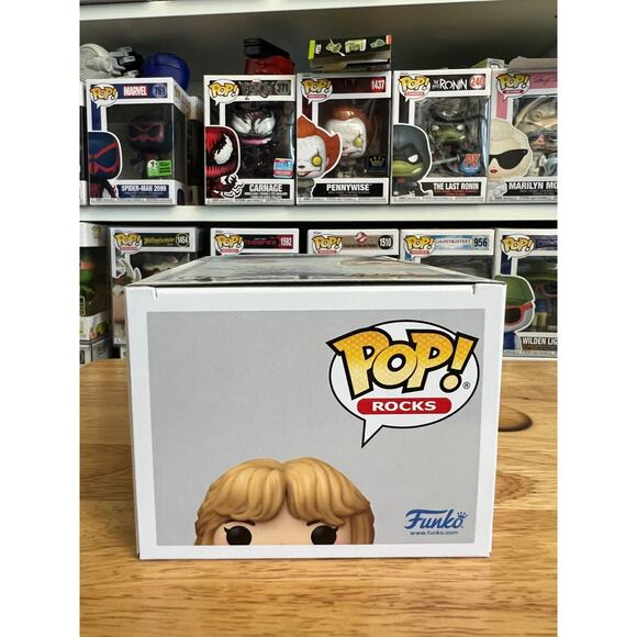 IN HAND NEW Sabrina Carpenter Funko Pop #479 Short Sweet Rocks Nightgown Vinyl - Picture 5 of 6